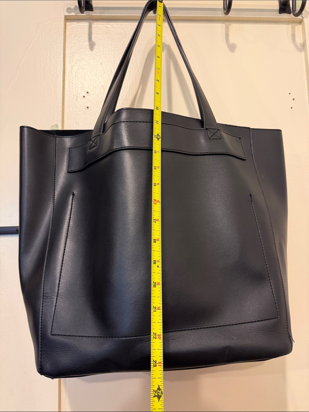 Classic Black Leather Tote Bag - Minimal Everyday Carry - Picture 4 of 6